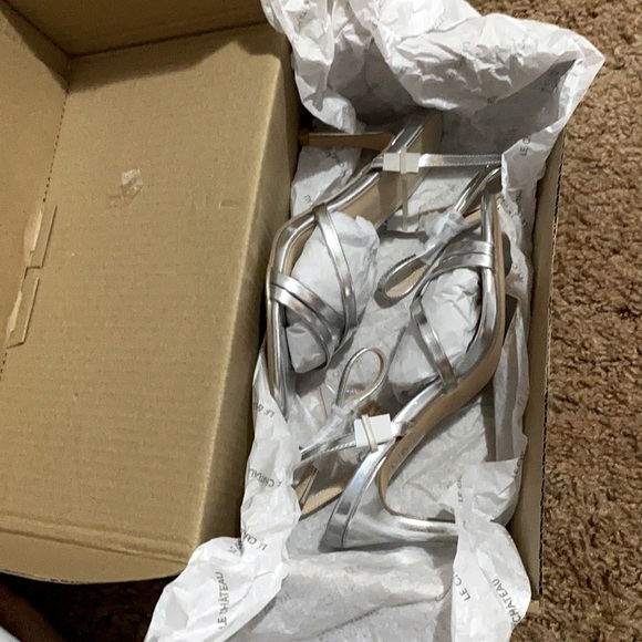 Brand new sandals || SZ 6 - Picture 2 of 5